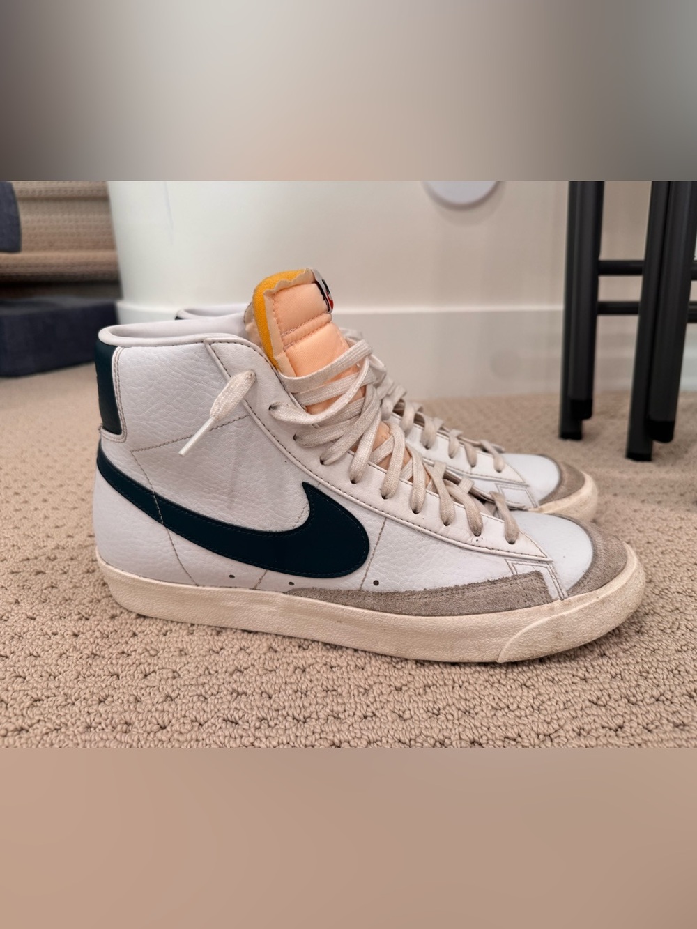 Nike Blazer Mid ‘77 Vintage Shoe - Picture 2 of 13